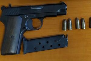 Nikšićanin uhapšen u Kotoru, policija pronašla i oduzela pištolj