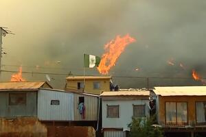 VIDEO Veliki požar zahvatio Valparaiso: Uništeno 120 kuća, svi...