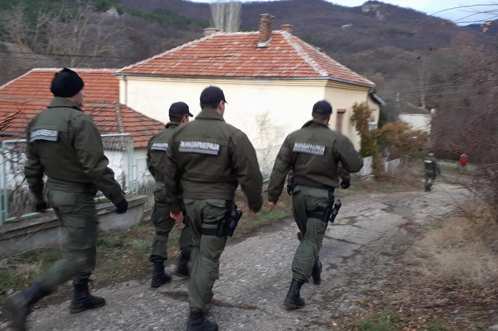 U potrazi za djevojčicom i otmičarem učestvuje 300 policajaca i žandarma, Foto: Beta