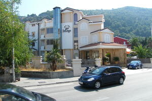 Aco Đukanović blokirao Šarićev hotel i zgradu