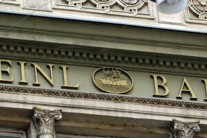 Pala Meinl banka, sporni poslovi i u Crnoj Gori