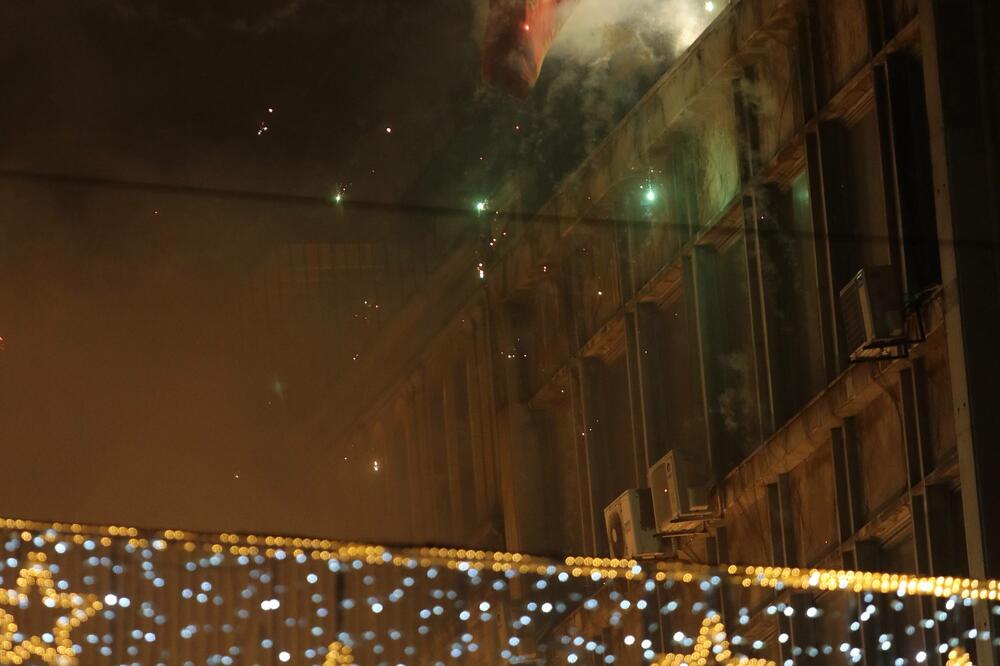 Sinoć ispred Ambasade Crne Gore u Beogradu, Foto: Betaphoto