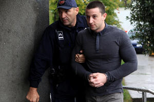 Mašan Čogurić i "kamerman" u februaru u sudu