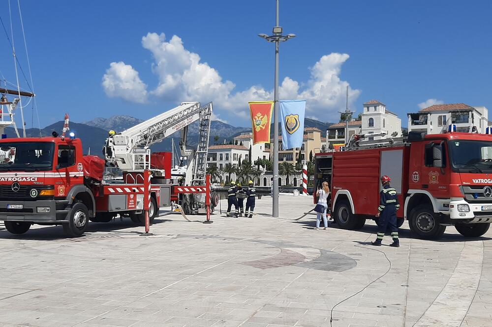 Tivatski vatrogasci, Foto: Siniša Luković