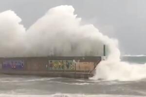 VIDEO Ogromni talasi zapljusnuli španske gradove, bjesni oluja...