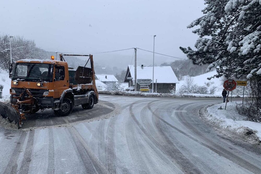 Radnici Komunalnog na terenu, Foto: Dragana Šćepanović