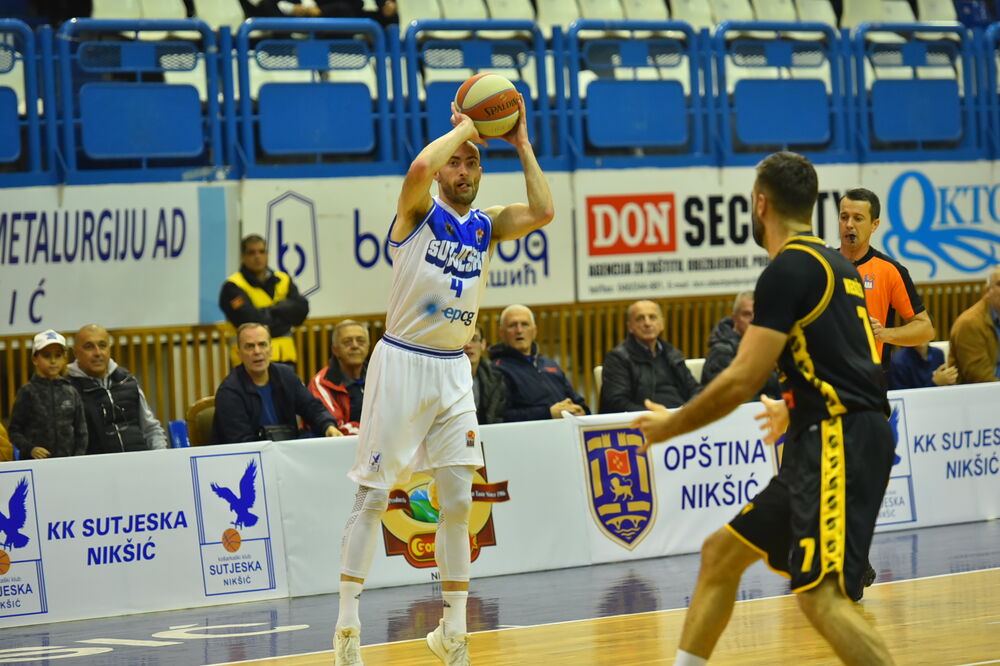 Nikola Pavlićević na meču sa Splitom u Nikšiću, Foto: Sutjeska/Studio MM