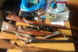 Policija u Plavu pronašla oružje, municiju, marihuanu i druge...
