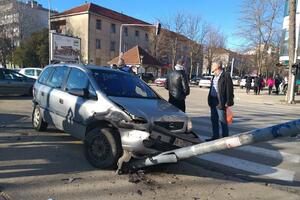 Saobraćajna nezgoda u Nikšiću: Žena lakše povrijeđena
