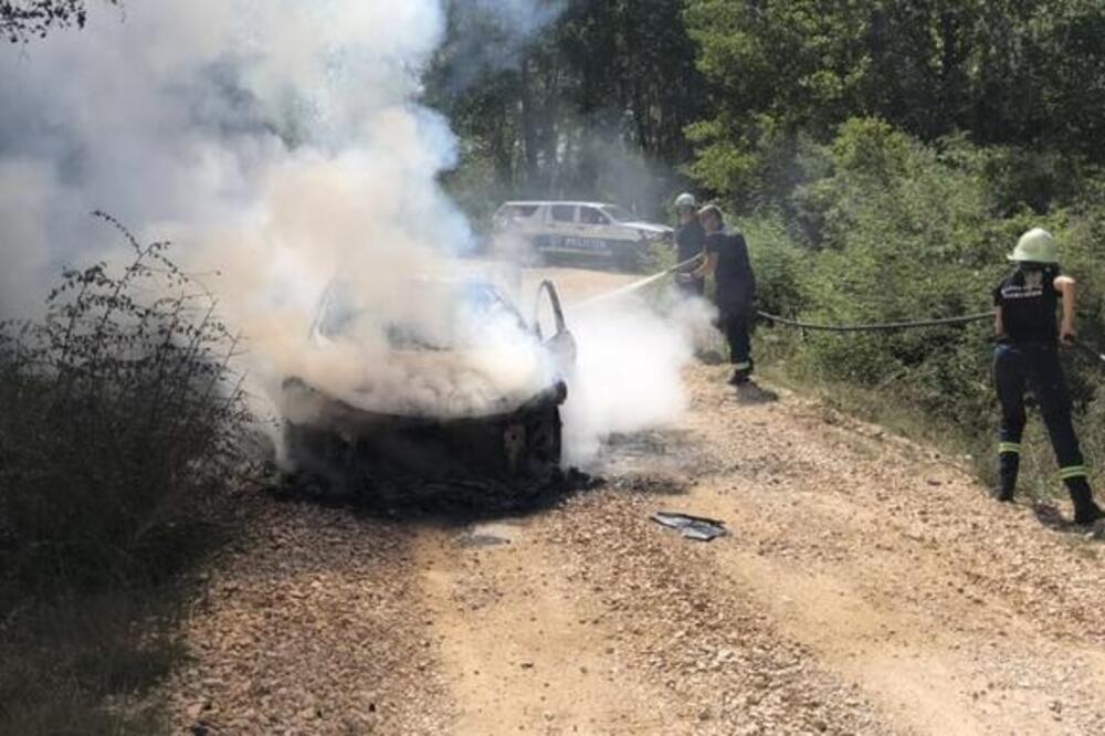 Zapaljeno vozilo u Ulcinju, Foto: Suzana Ganić