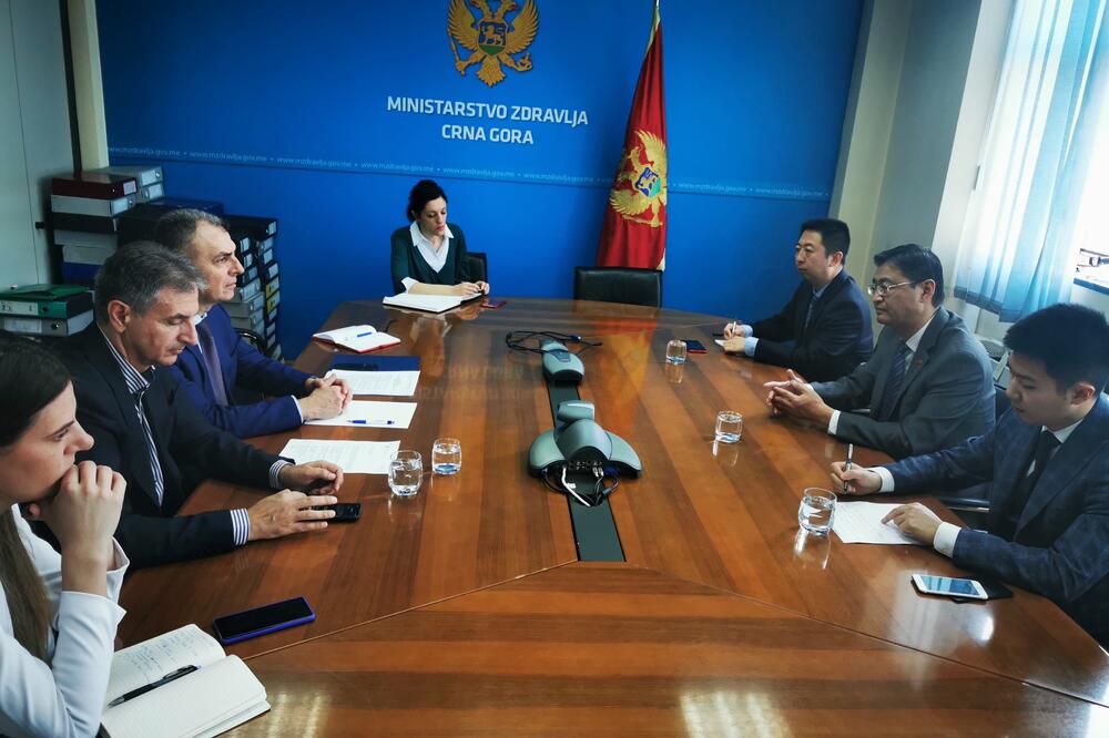 Sa sastanka Hrapovića i ambasadora Kine, Foto: Ministarstvo zdravlja
