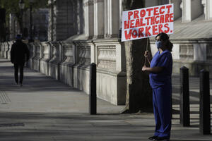 Doktorka sama protestovala ispred britanske vlade zbog nedostatka...