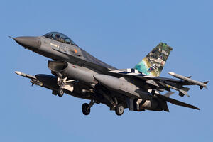 VIDEO NATO: Belgijski F-16 presreo dva ruska aviona koji su...