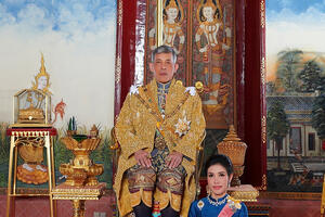 Tajlandski kralj se kraljevski zabavlja u Njemačkoj, dok njegovi...
