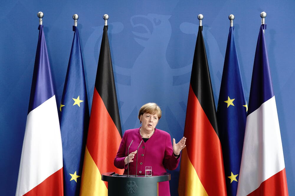 Merkel na presu, Foto: AP