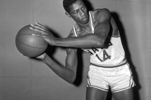 Preminuo Džim Taker, bivši NBA košarkaš čiji je rekord oborio...