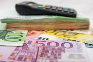 Građani zaduženi preko 1,4 milijarde eura u bankama, privreda...