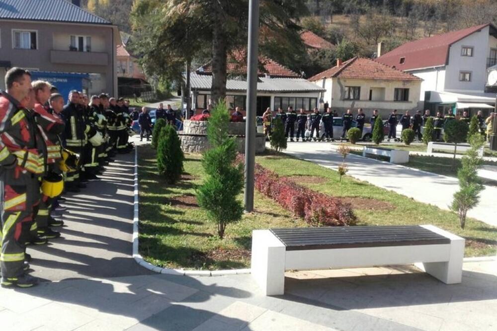 Sa ranijeg protesta vatrogasaca u Andrijevici, Foto: Tufik Softić