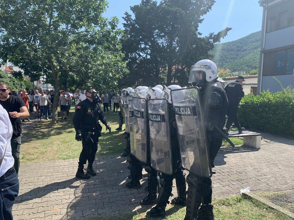 I juče čuvali Opštinu: Budva