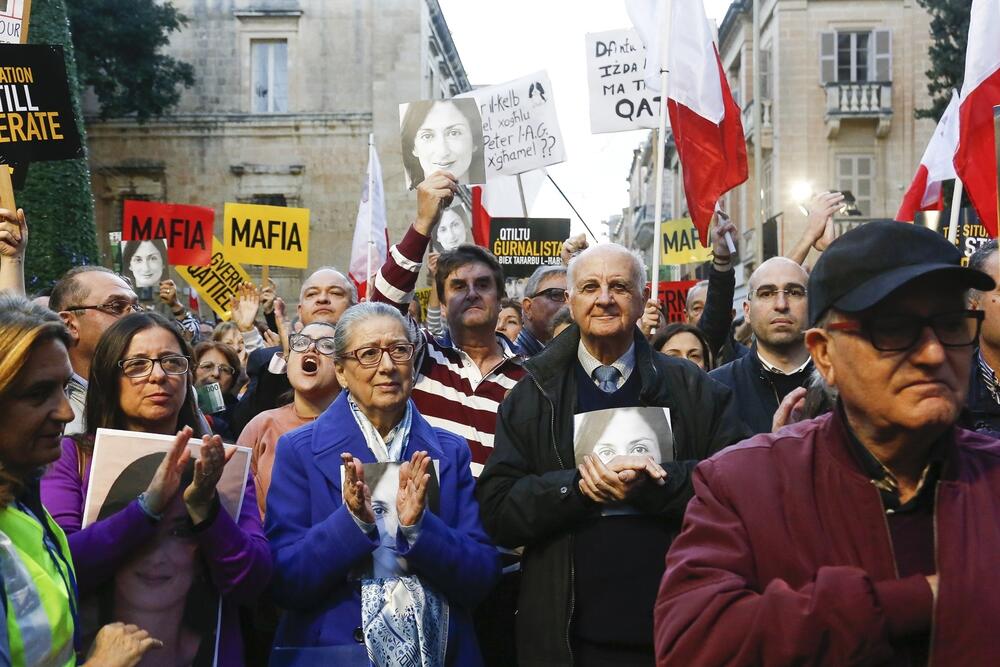 Roditelji Dafne Karuana Galicije na protestima u Valeti prošle godine