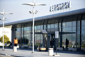 Odbor direktora Aerodroma CG tvrdi da nema štrajka, zaposlenima će...