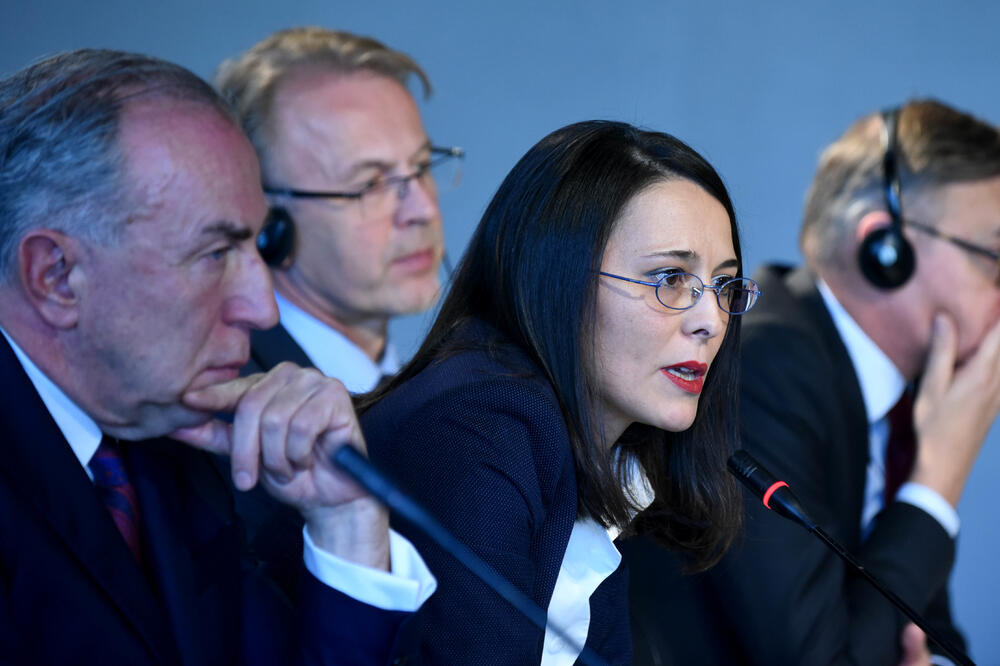 VDT Ivica Stanković, Vanja Ćalović Marković i šef delegacije EU Aivo Orav na nacionalnoj antikorupcijskoj konferenciji, Foto: Boris Pejović