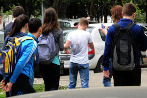 Kako građani Podgorice komentarišu odlaganje početka školske...