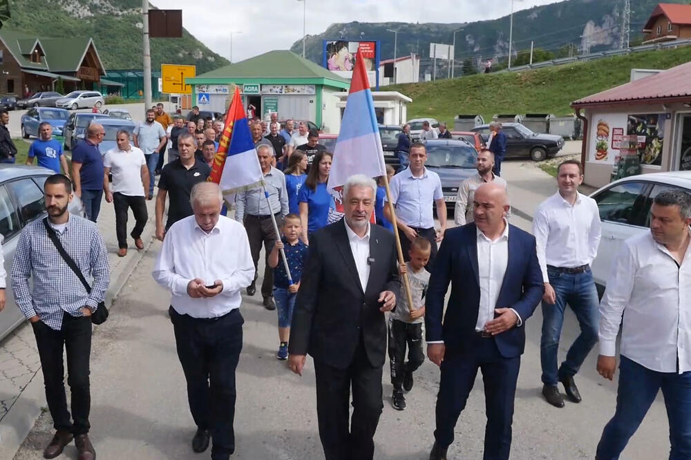Predstavnici koalicije "Za budućnost Crne Gore" u Plužinama, Foto: Koalicija Za budućnost Crne Gore