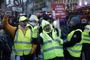 Protest "Žutih prsluka" u Parizu: Policija bacala suzavac,...