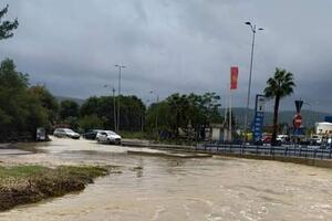 Tivat: Vatorgasci i službe spriječili veće štete od poplava i...