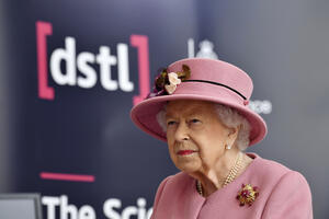 Kraljica Elizabeta prvi put u javnosti od uvođenja karantina