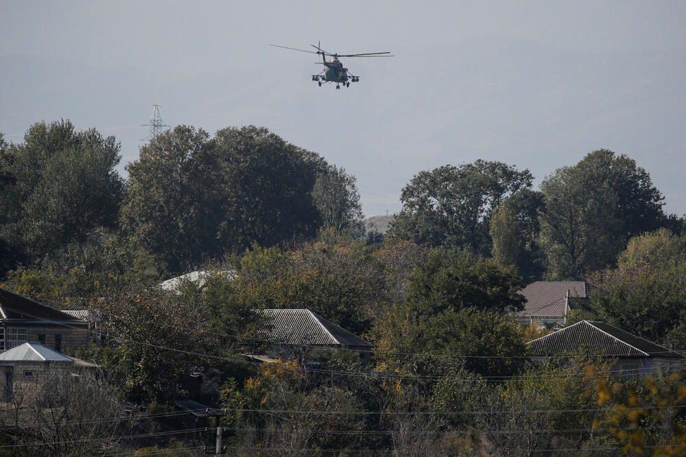 Azerbejdžanski helikopter iznad Nagorno-Karabaha, Foto: Reuters