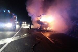 Izgorio autobus na putu Cetinje - Podgorica, nema povrijeđenih