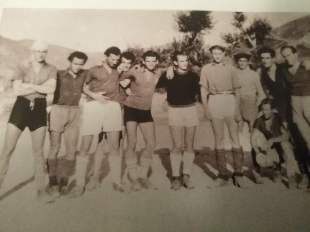 Pljevaljski fudbaleri pred meč u Prijepolju 1943.