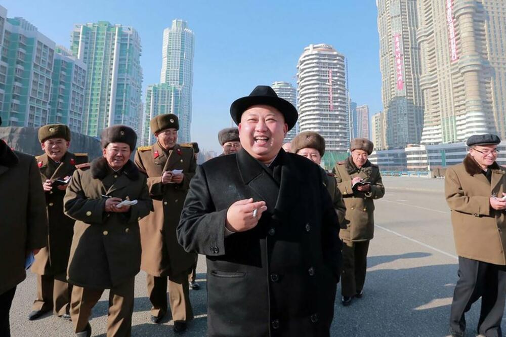 Kim Džong Un često puši u javnosti, Foto: Getty Images