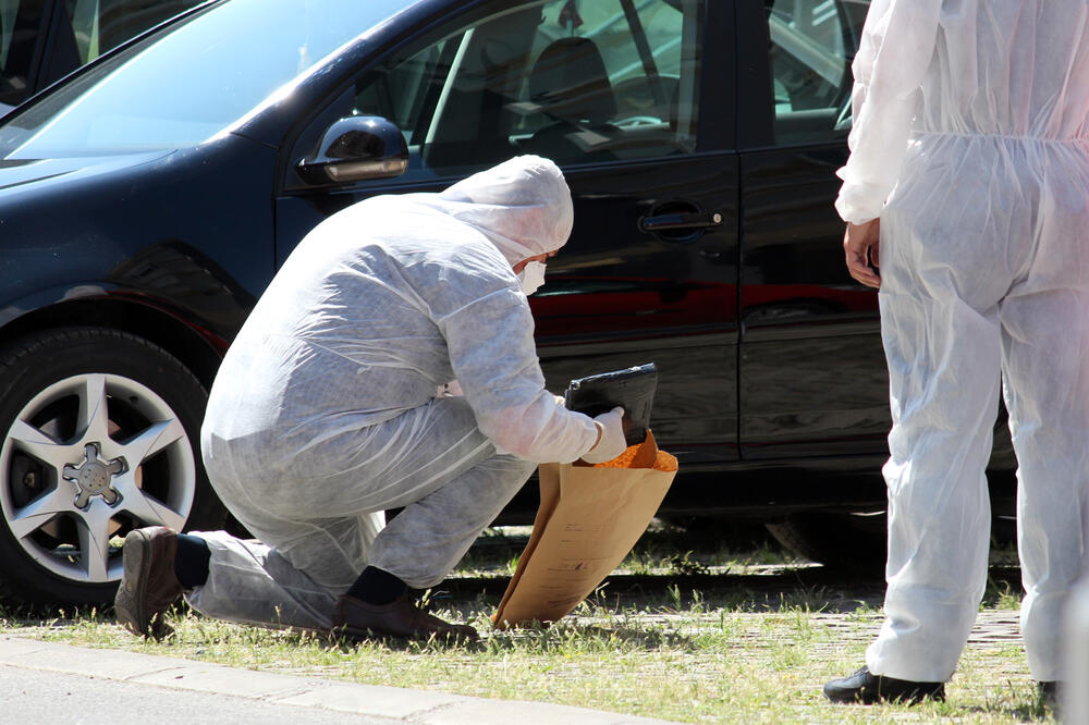 Uviđaj nakon pronalaska bombe ispod automobila Zekovića, Foto: Filip Roganović