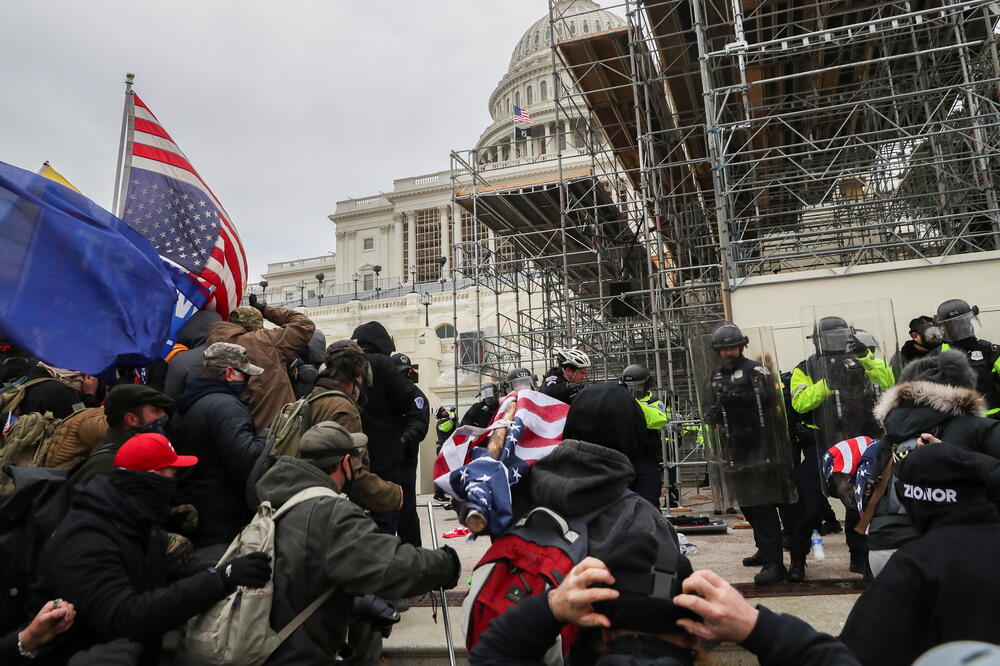 PristaliceTrampa ispred Kapitol Hila 6. januara, Foto: Reuters