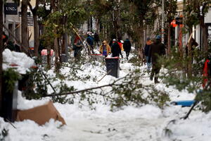 Španiju pogodila teška sniježna oluja: Više od 1.500 ljudi je bilo...