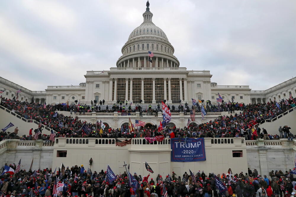 Trampove pristalice prilikom upada u Kongres, Foto: Reuters