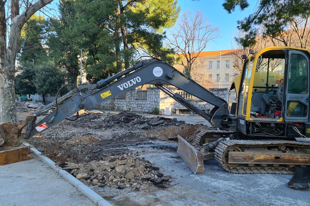 Radovi ispred gimnazije "Slobodan Škerović", Foto: pg biro