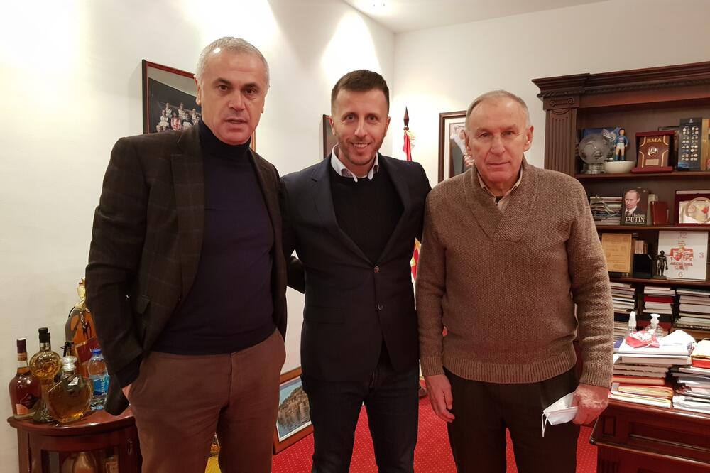 Vladan Rakočević sa direktorom Crvene zvezde Terzićem i legendarnim Draganom Džajićem, Foto: FK Crvena zvezda
