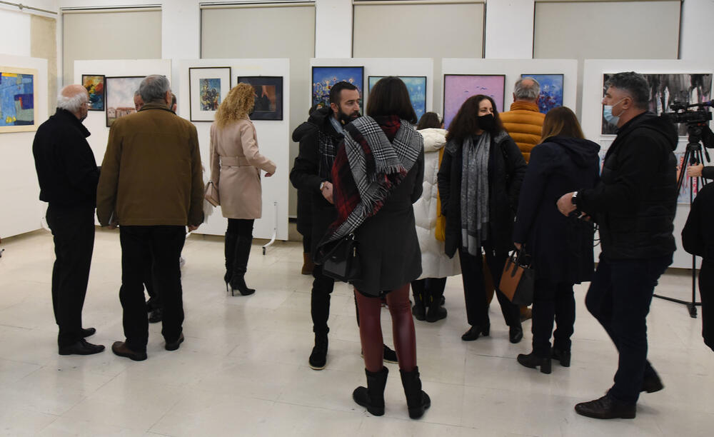 <p>Postavka "Refleksije Mediterana" otvorena je večeras u holu KIC-a "Budo Tomović" gdje se može pogledati do prvog februara</p>