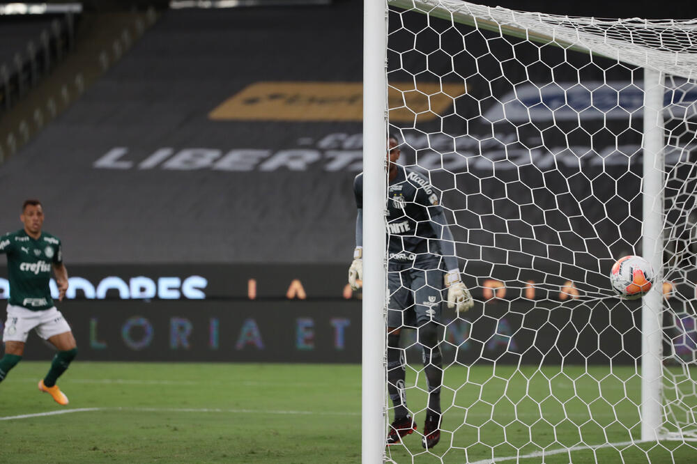 Breno postiže gol za pobjedu, Foto: REUTERS