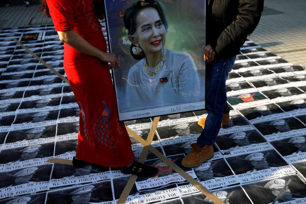 Vojska je u ponedjeljak ujutru uhapsila Su Ći i lidere njene političke partije, Foto: Reuters