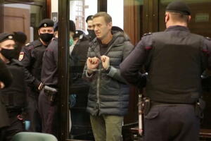 Aleksej Navaljni osuđen na dvije godine i osam mjeseci zatvora