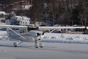 VIDEO Zaleđeno jezero u Nju Hempširu je pista za slijetanje aviona