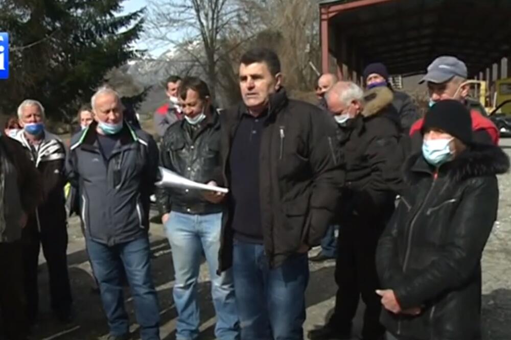 Radnici bivše kolašinske firme "Impregnacija drveta", Foto: Screenshot/TV Vijesti