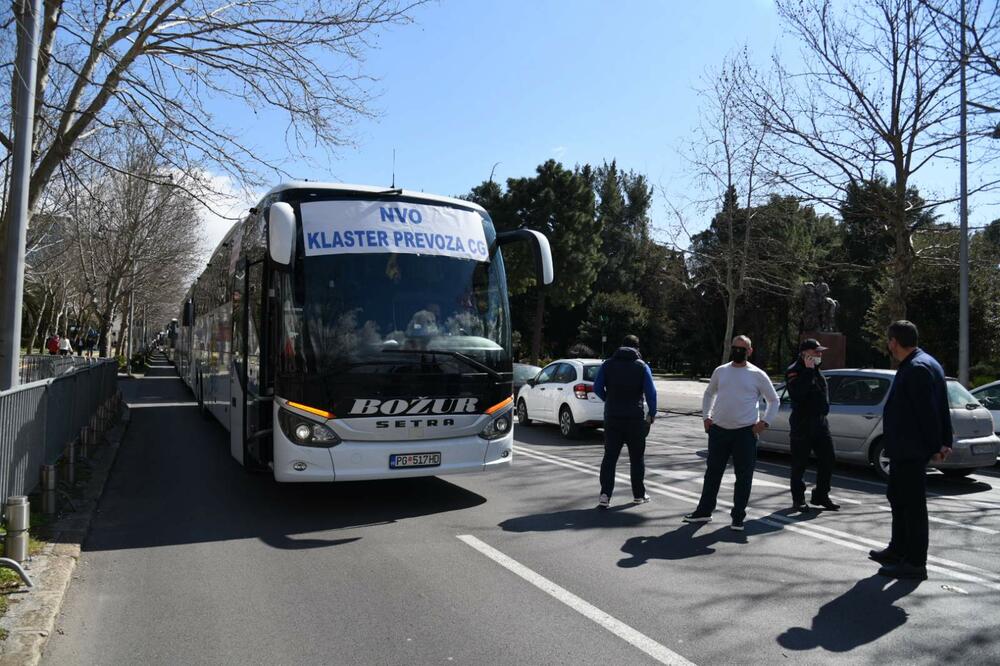 Sa protesta koji je organizovala  NVO "Klaster prevoza Crne Gore, Foto: Savo Prelević