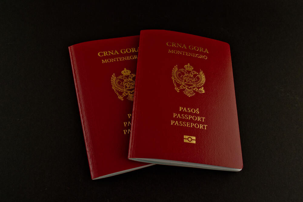 Crnogorski pasoš (ilustracija), Foto: Shutterstock
