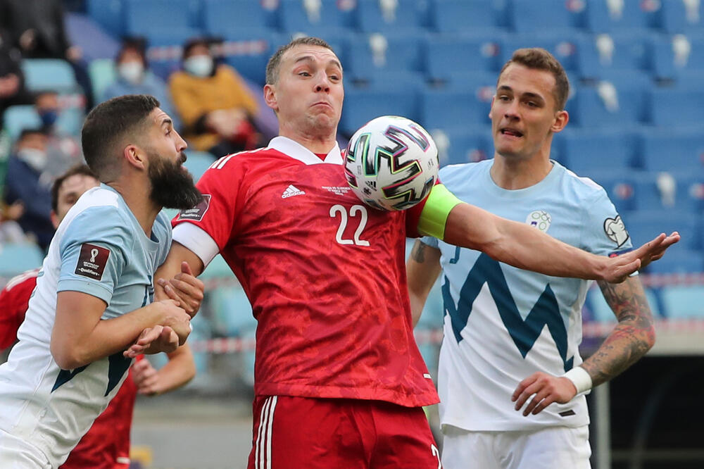 Dzjuba u duelu sa Slovenijom, Foto: REUTERS